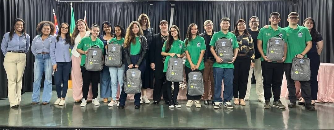 Prefeita Adriana Roncada prestigia aula inaugural da nova fase do projeto Jovens da Indústria